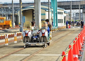 レールスクーター体験乗車の様子