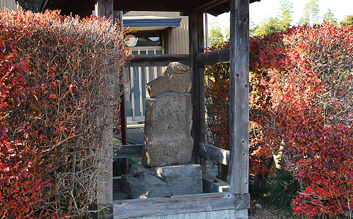 圓徳寺入口右手庚申塔