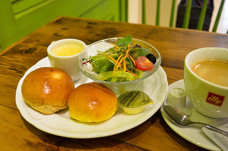 カフェレストラン デイジイ（パン）