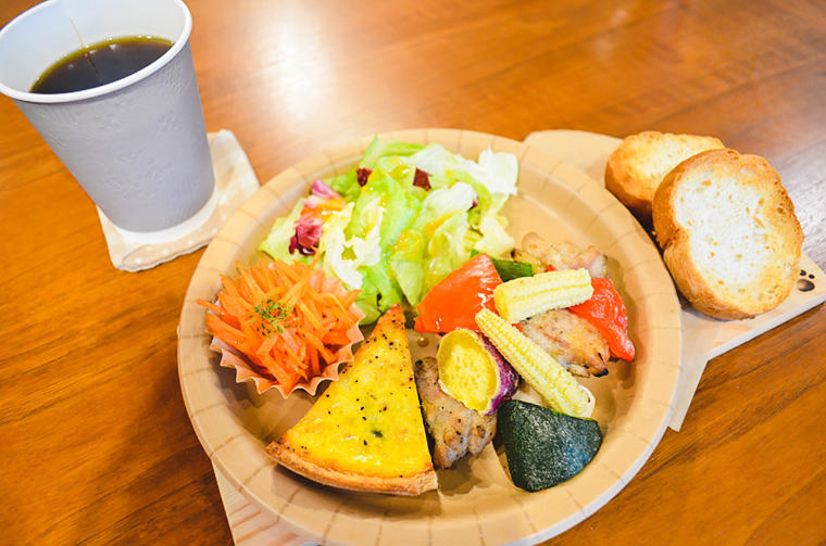 犬も歩けば・・・。ランチ