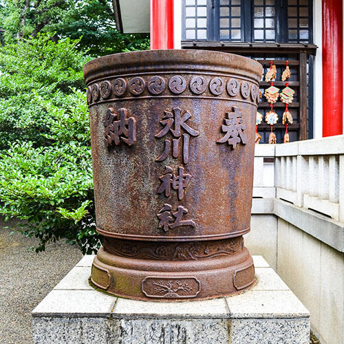 元郷氷川神社（天水桶）