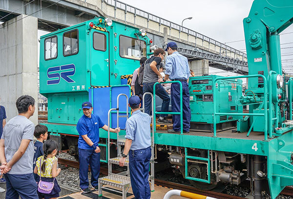 車両基地見学会.jpg